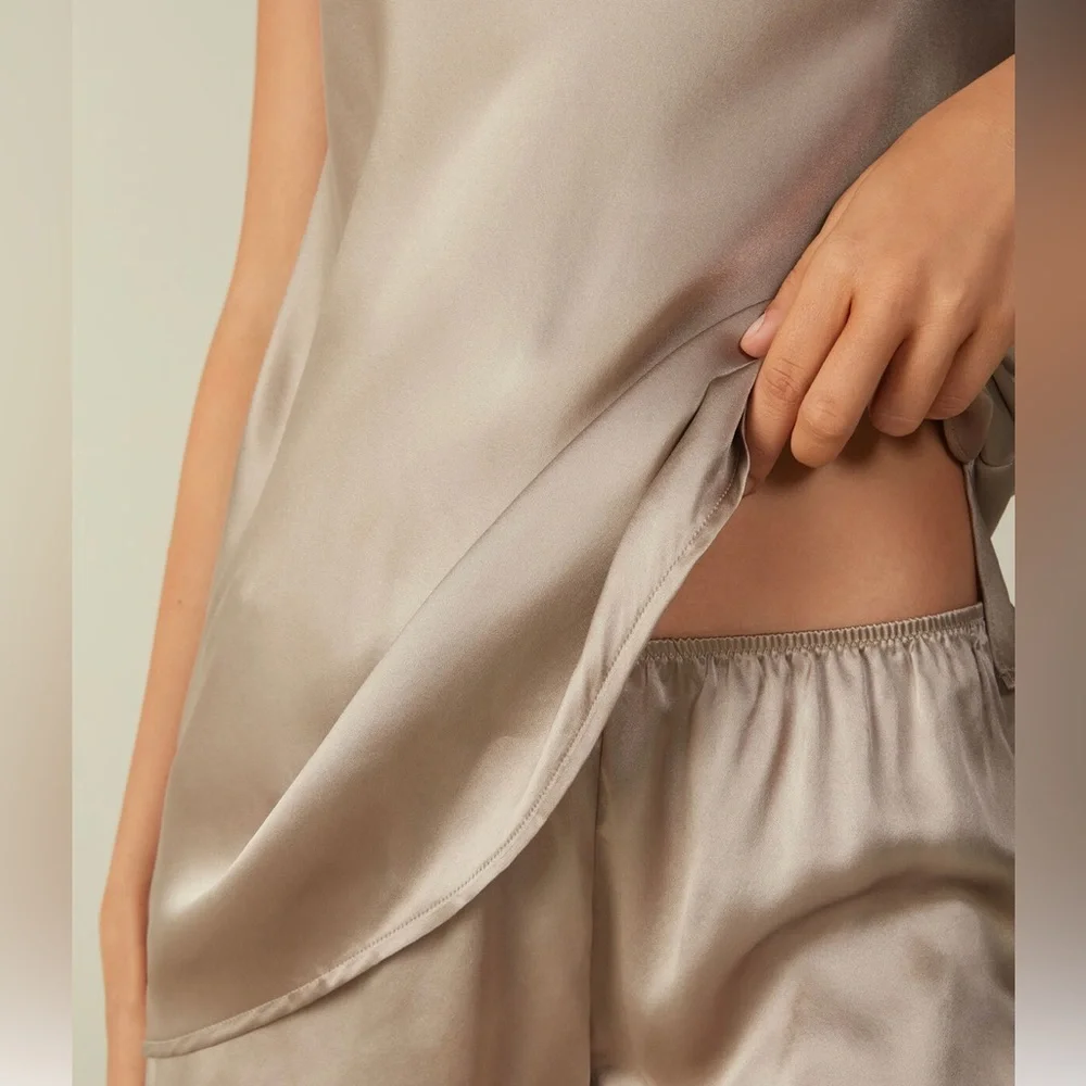 *SOLD* Intimissimi 100% Silk Satin Dust Beige V-Neck Top Lingerie - Picture 4 of 13